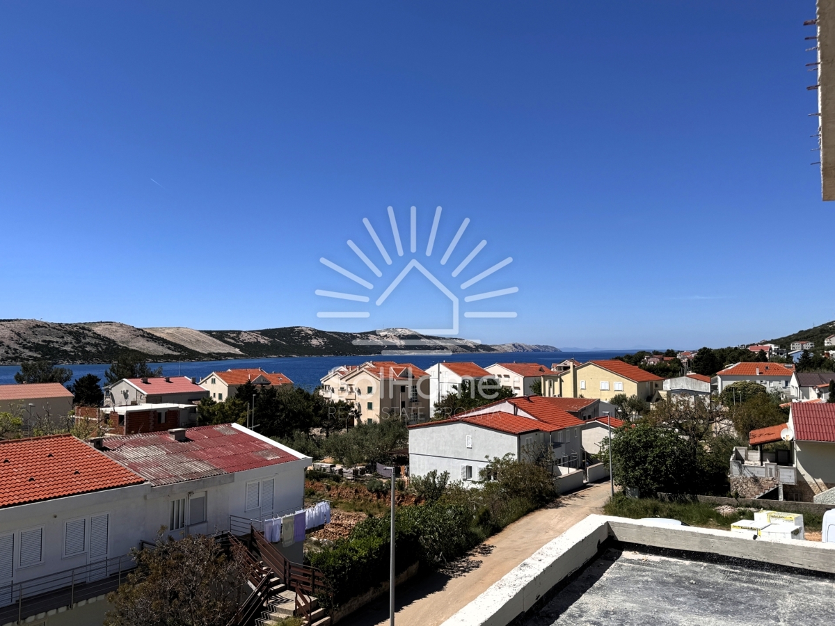 Appartamenti al primo piano sul mare a Novalja.