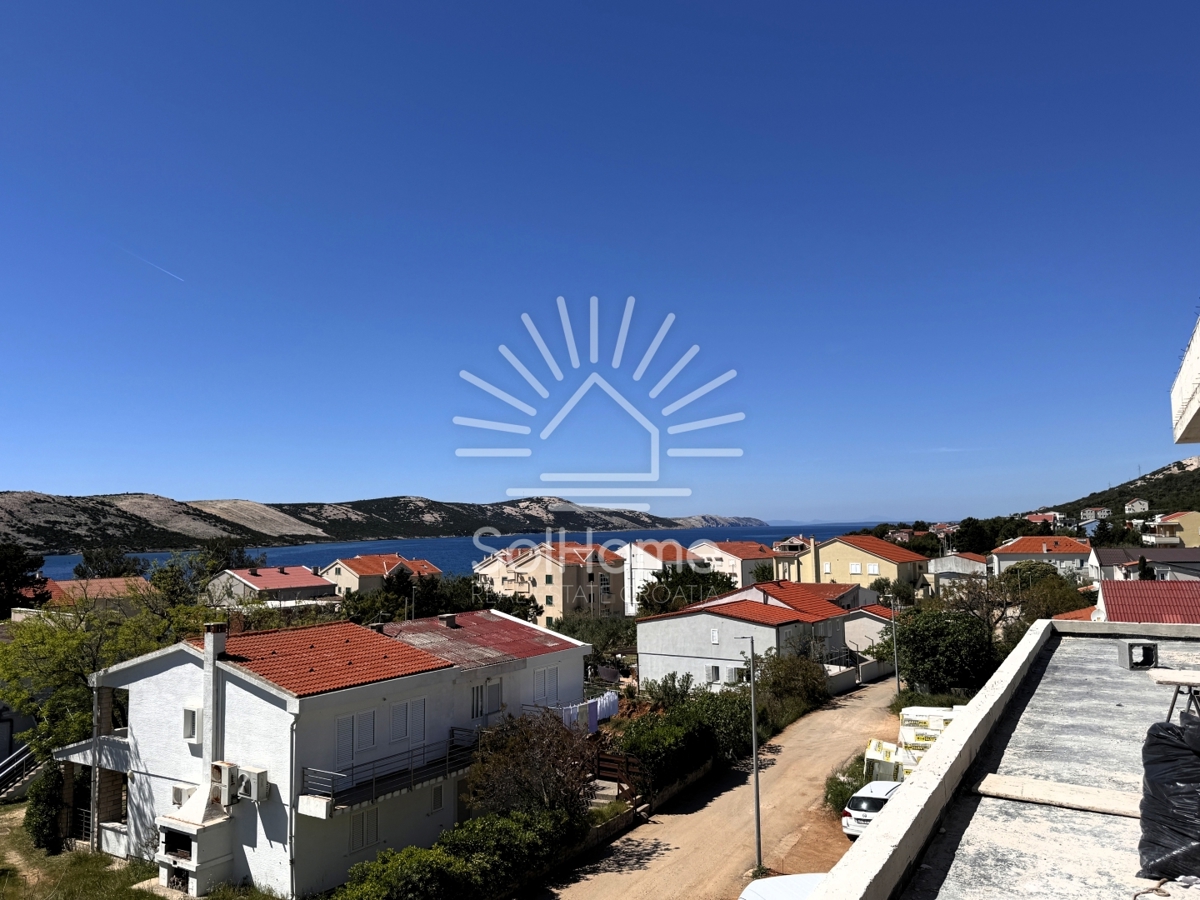 Appartamenti al primo piano sul mare a Novalja.