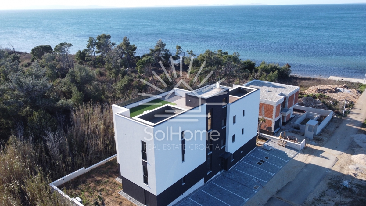 Attico con piscina / Appartamenti a Privlaka vicino a Zara - Croazia