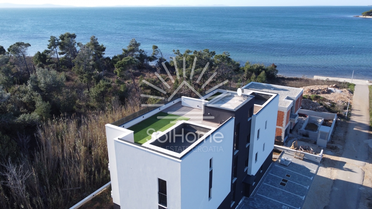 Attico con piscina / Appartamenti a Privlaka vicino a Zara - Croazia