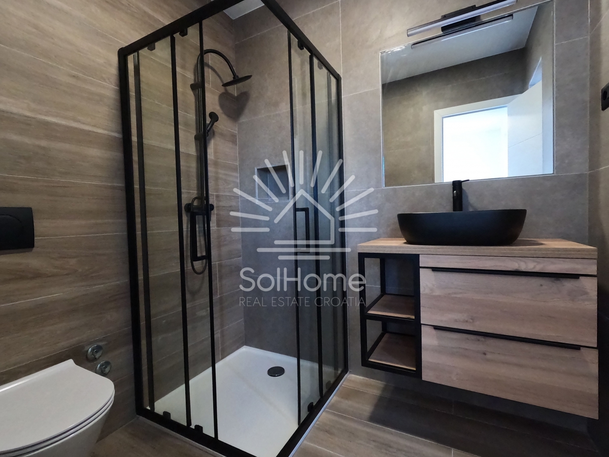 Attico con piscina / Appartamenti a Privlaka vicino a Zara - Croazia