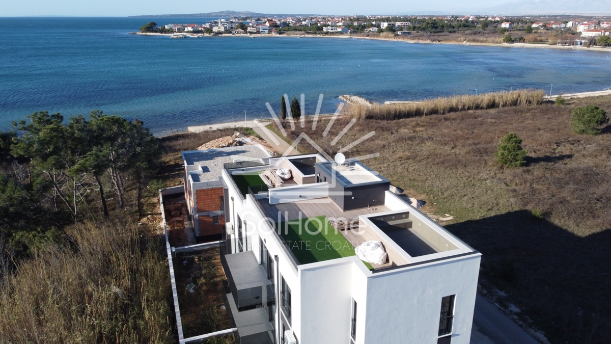 Attico con piscina / Appartamenti a Privlaka vicino a Zara - Croazia