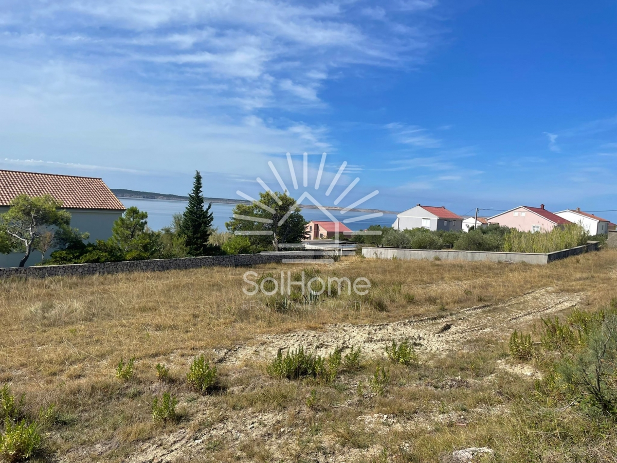 Attraente terreno edificabile con vista sul mare, progetto e permesso di costruzione nella contea di Zara.