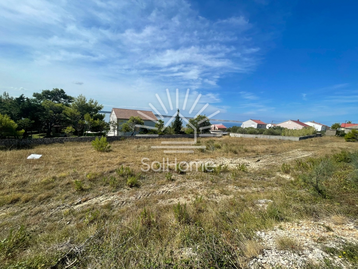 Attraente terreno edificabile con vista sul mare, progetto e permesso di costruzione nella contea di Zara.