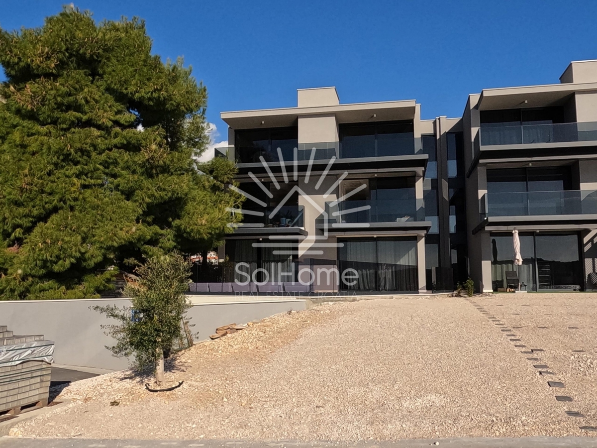 Appartamenti in prima fila sul mare a Sibenik, Croazia