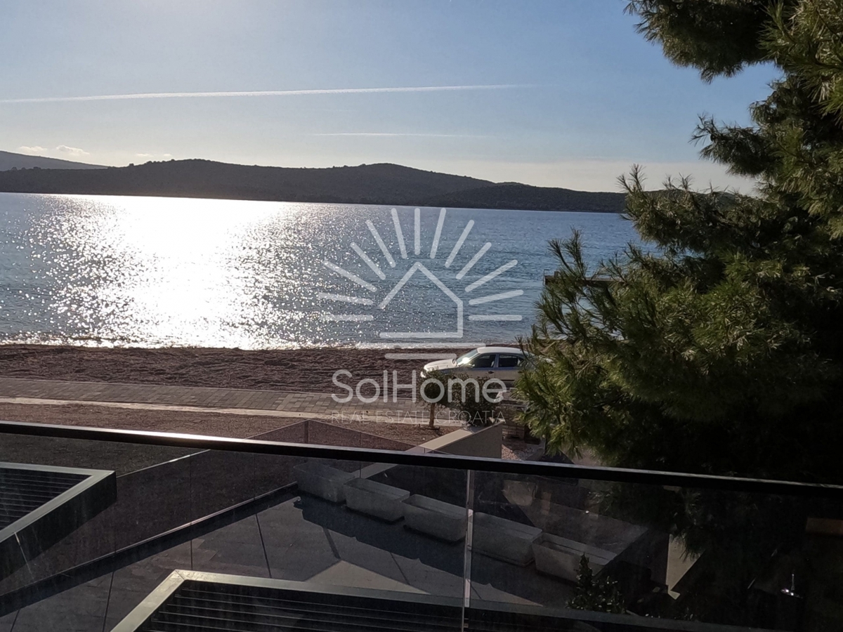 Appartamenti in prima fila sul mare a Sibenik, Croazia