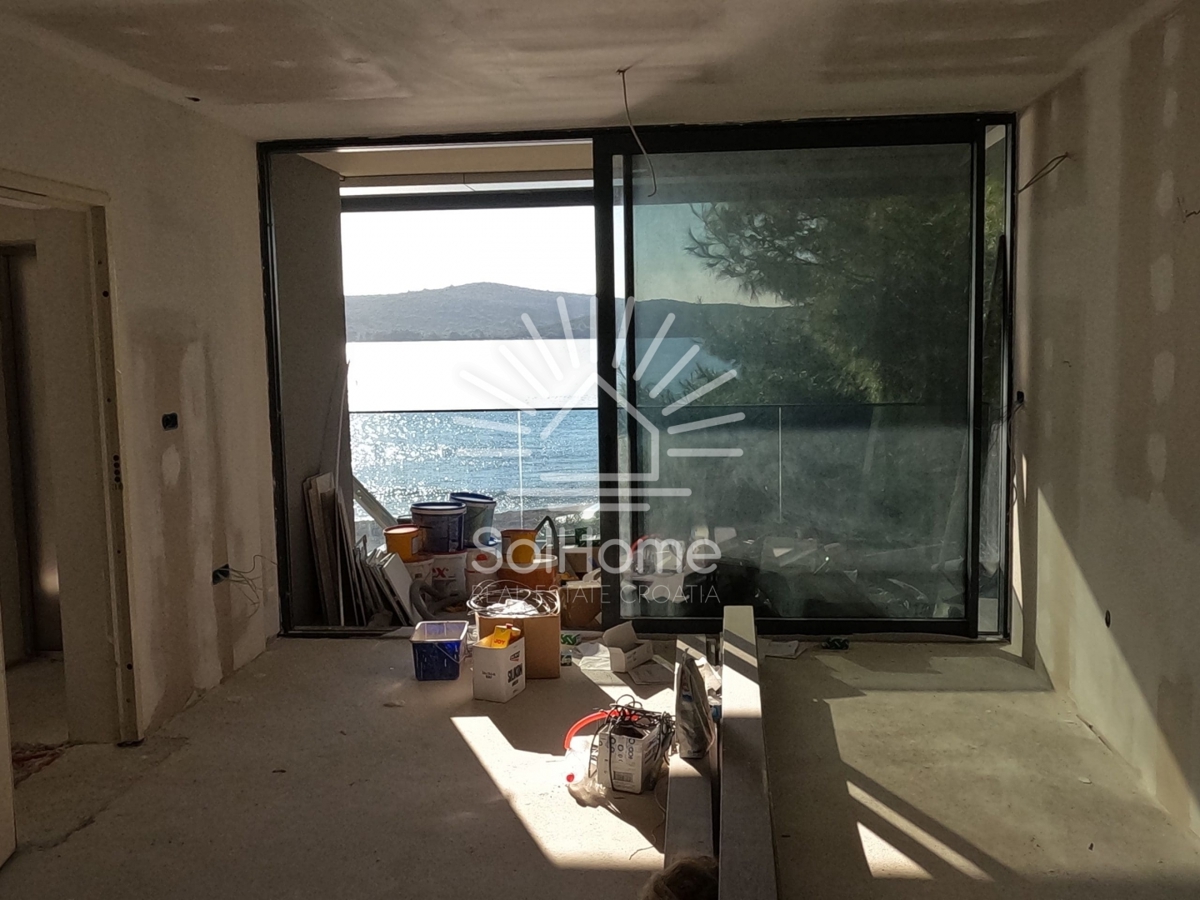 Appartamenti in prima fila sul mare a Sibenik, Croazia