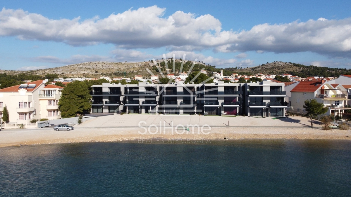 Appartamenti in prima fila sul mare a Sibenik, Croazia