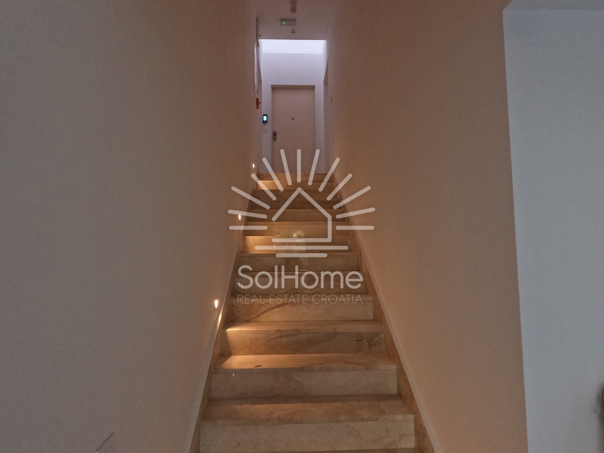 Appartamenti in prima fila sul mare a Sibenik, Croazia