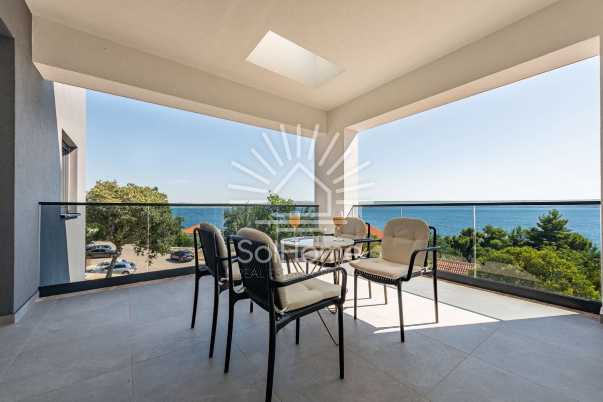 Moderna casa con piscina - Solo 70 metri dal mare, vicino a Zara, Croazia.