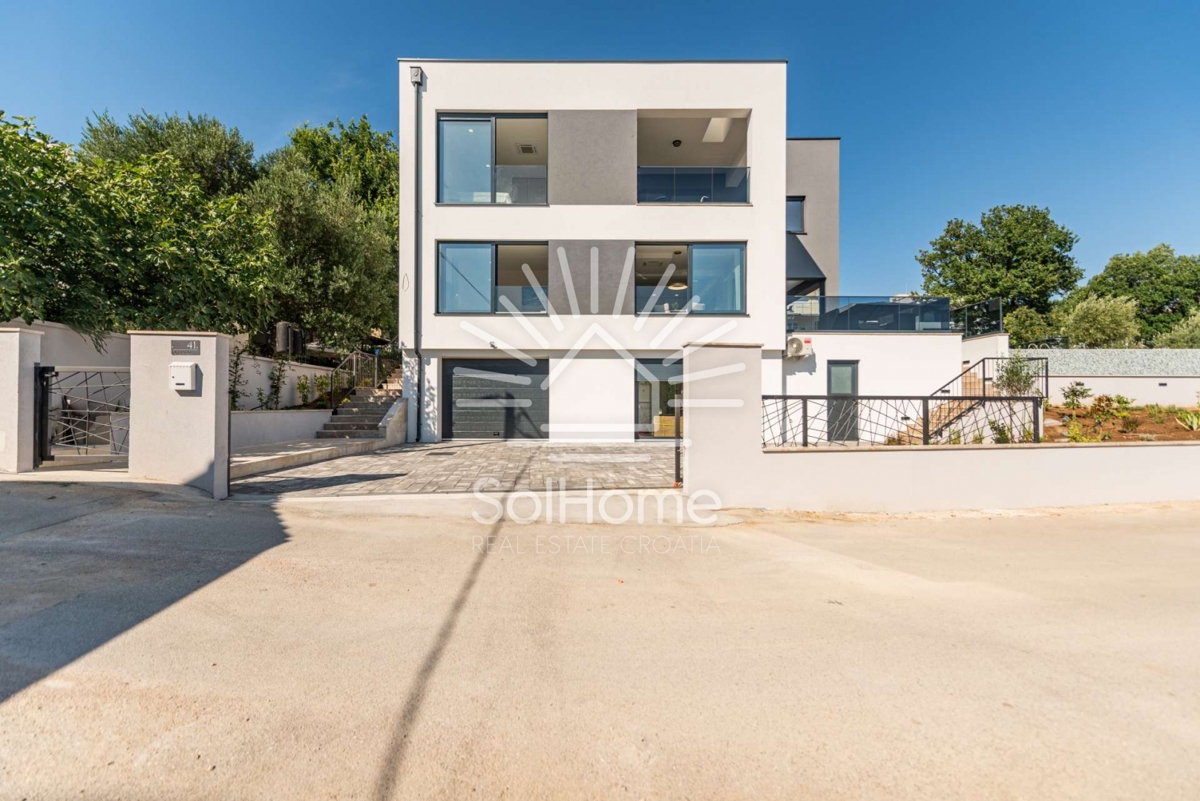 Moderna casa con piscina - Solo 70 metri dal mare, vicino a Zara, Croazia.