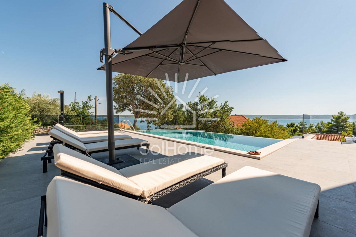 Moderna casa con piscina - Solo 70 metri dal mare, vicino a Zara, Croazia.