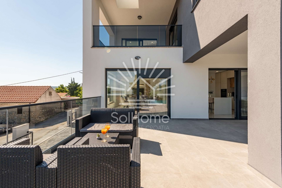 Moderna casa con piscina - Solo 70 metri dal mare, vicino a Zara, Croazia.