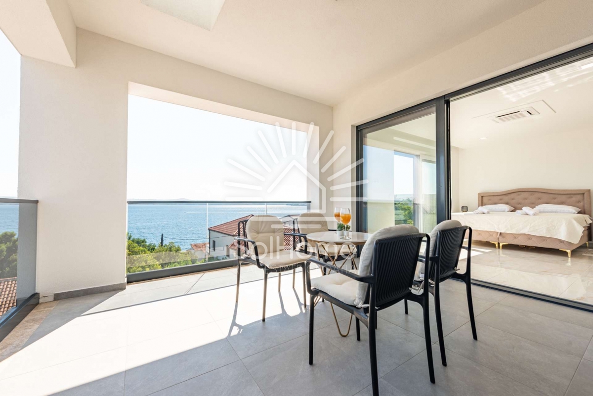 Moderna casa con piscina - Solo 70 metri dal mare, vicino a Zara, Croazia.