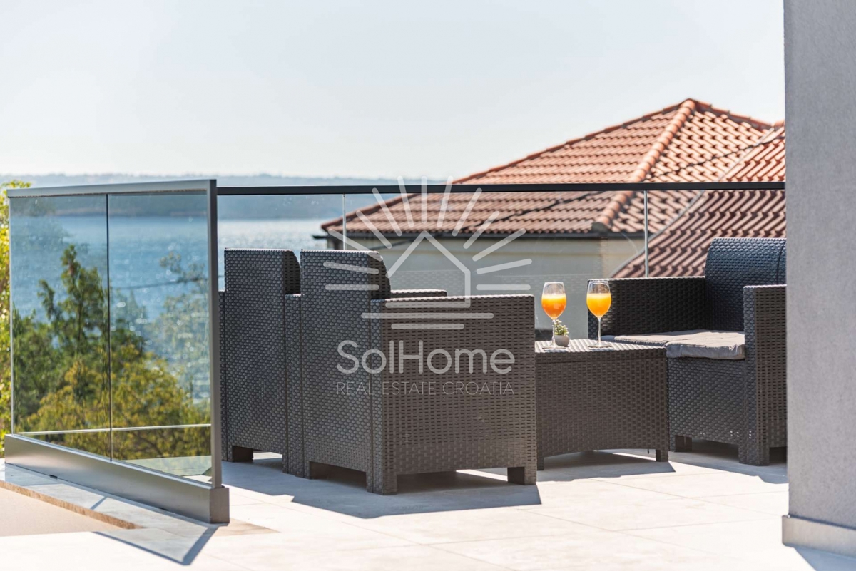 Moderna casa con piscina - Solo 70 metri dal mare, vicino a Zara, Croazia.