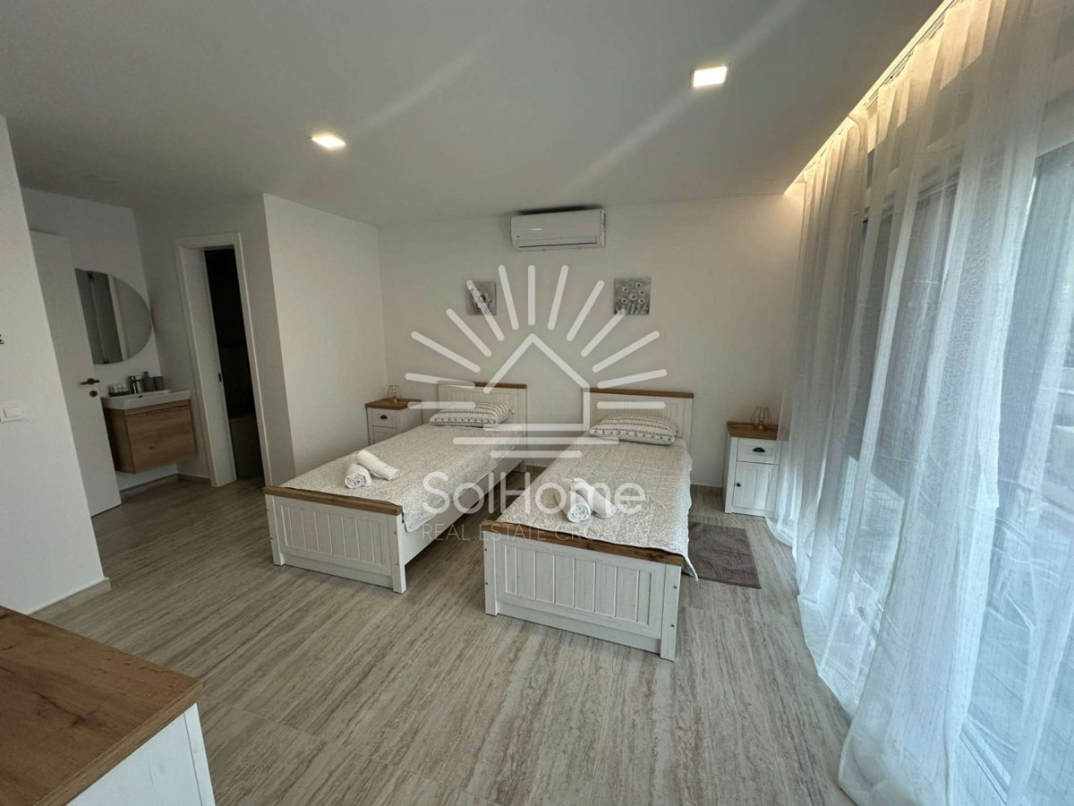 Moderna casa con piscina - Solo 70 metri dal mare, vicino a Zara, Croazia.