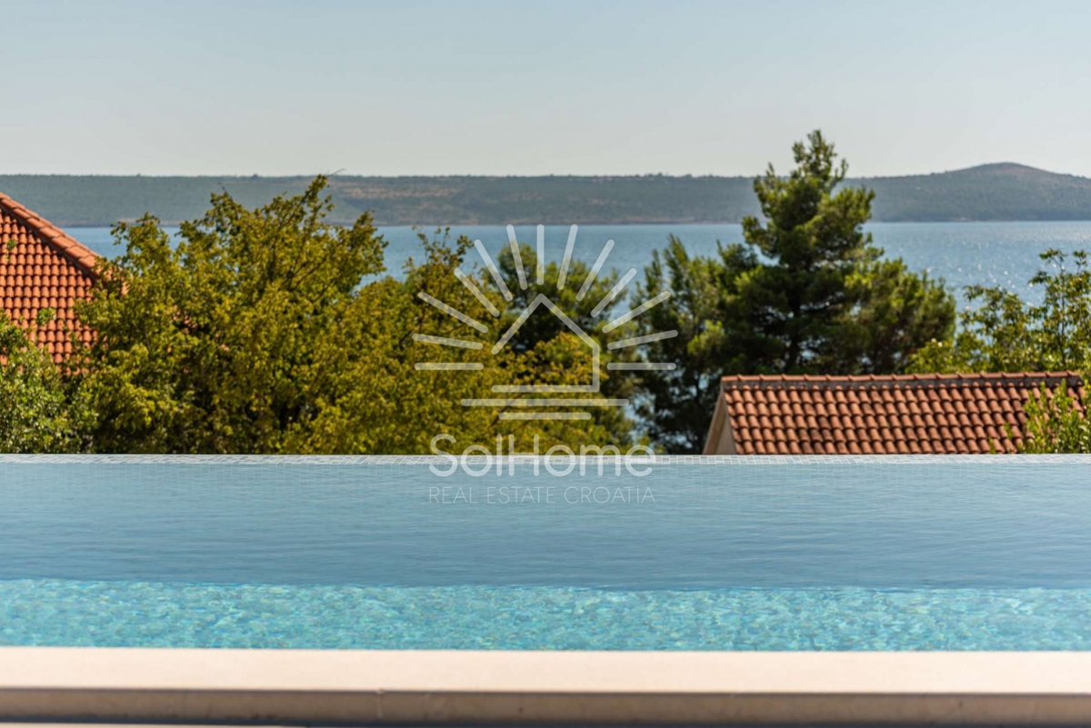 Moderna casa con piscina - Solo 70 metri dal mare, vicino a Zara, Croazia.