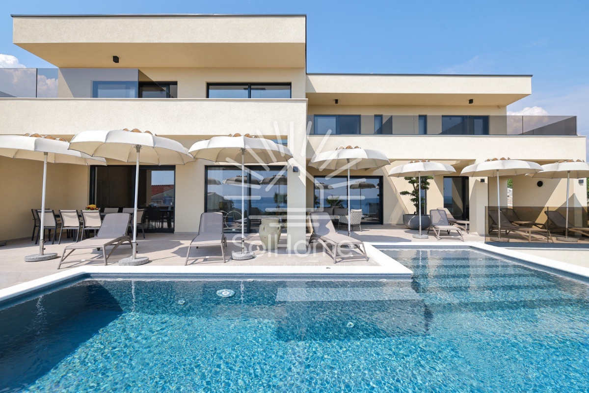 Lussuosa villa a Maslenica vicino a Zara, vicino al mare