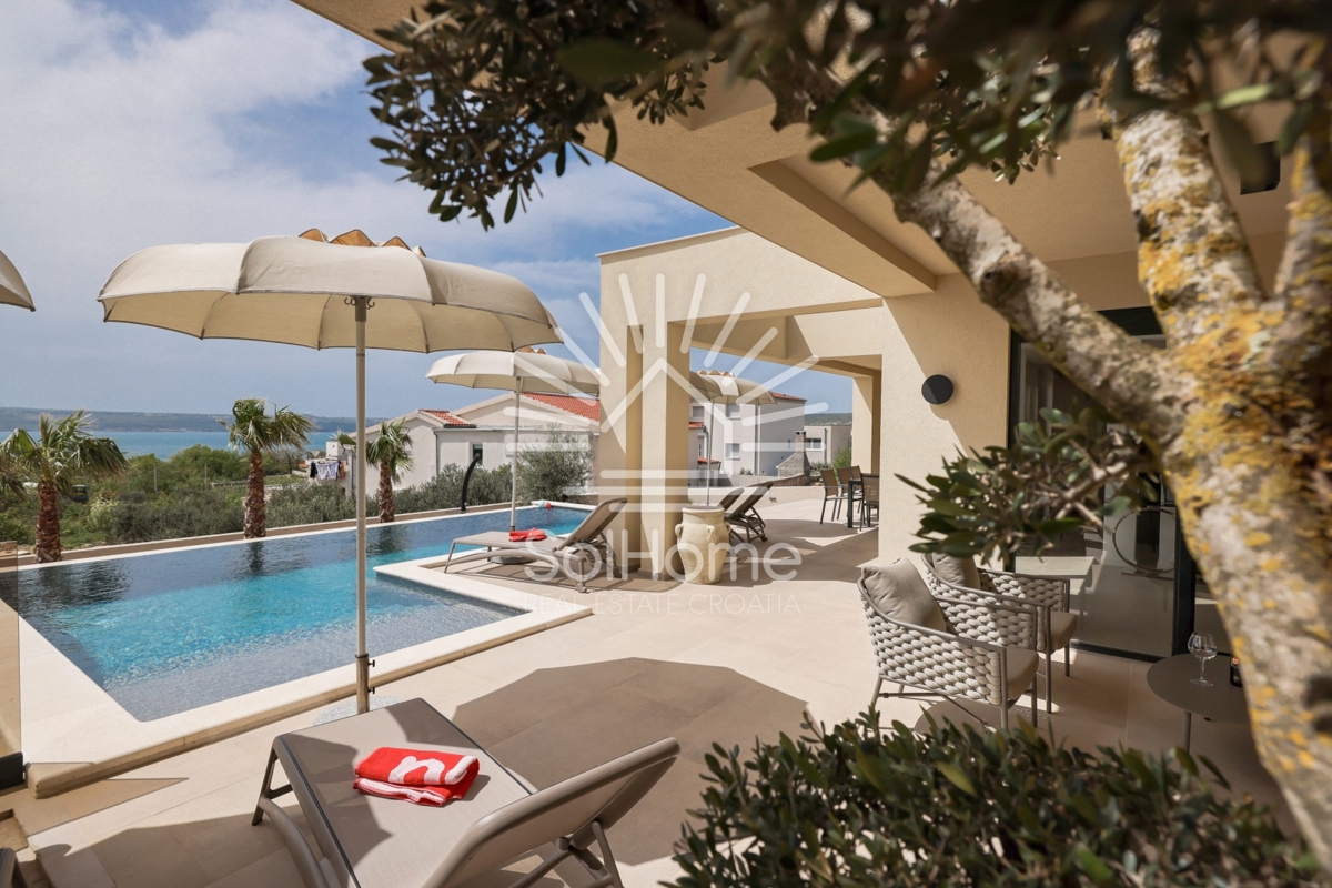 Lussuosa villa a Maslenica vicino a Zara, vicino al mare