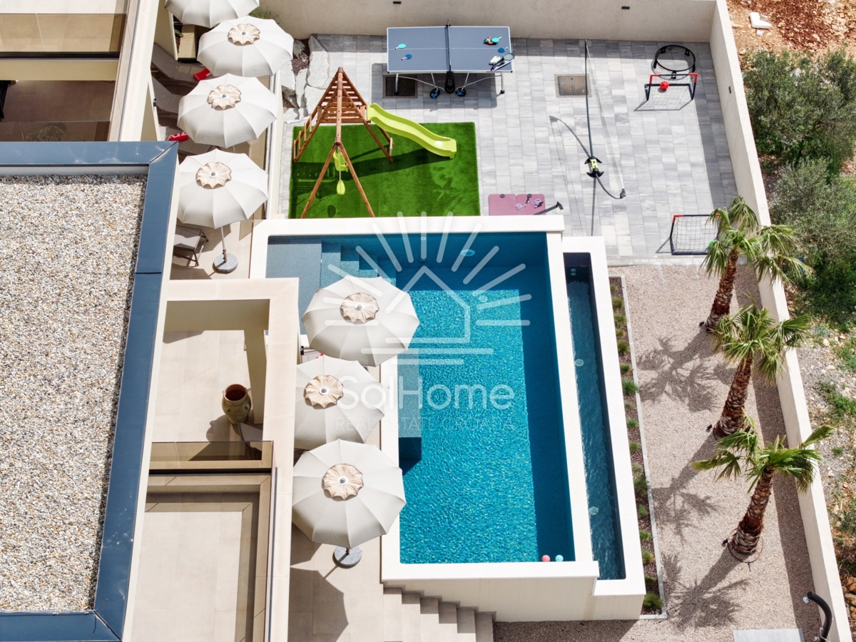 Lussuosa villa a Maslenica vicino a Zara, vicino al mare