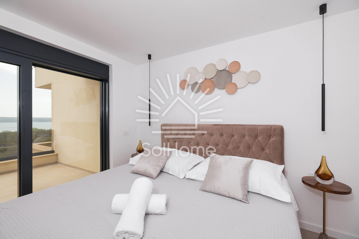 Lussuosa villa a Maslenica vicino a Zara, vicino al mare