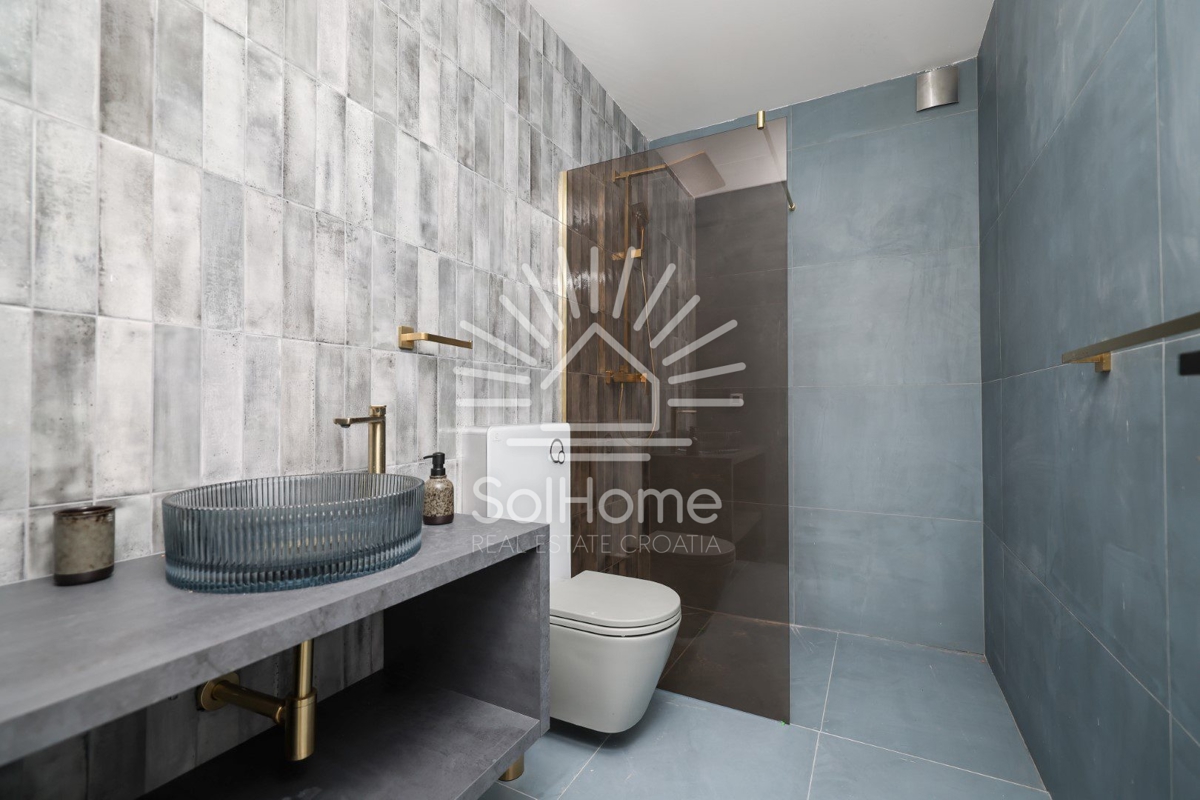 Lussuosa villa a Maslenica vicino a Zara, vicino al mare