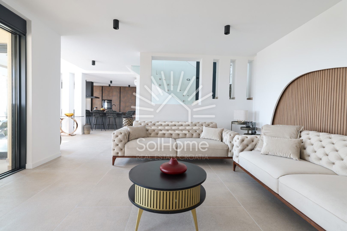 Lussuosa villa a Maslenica vicino a Zara, vicino al mare