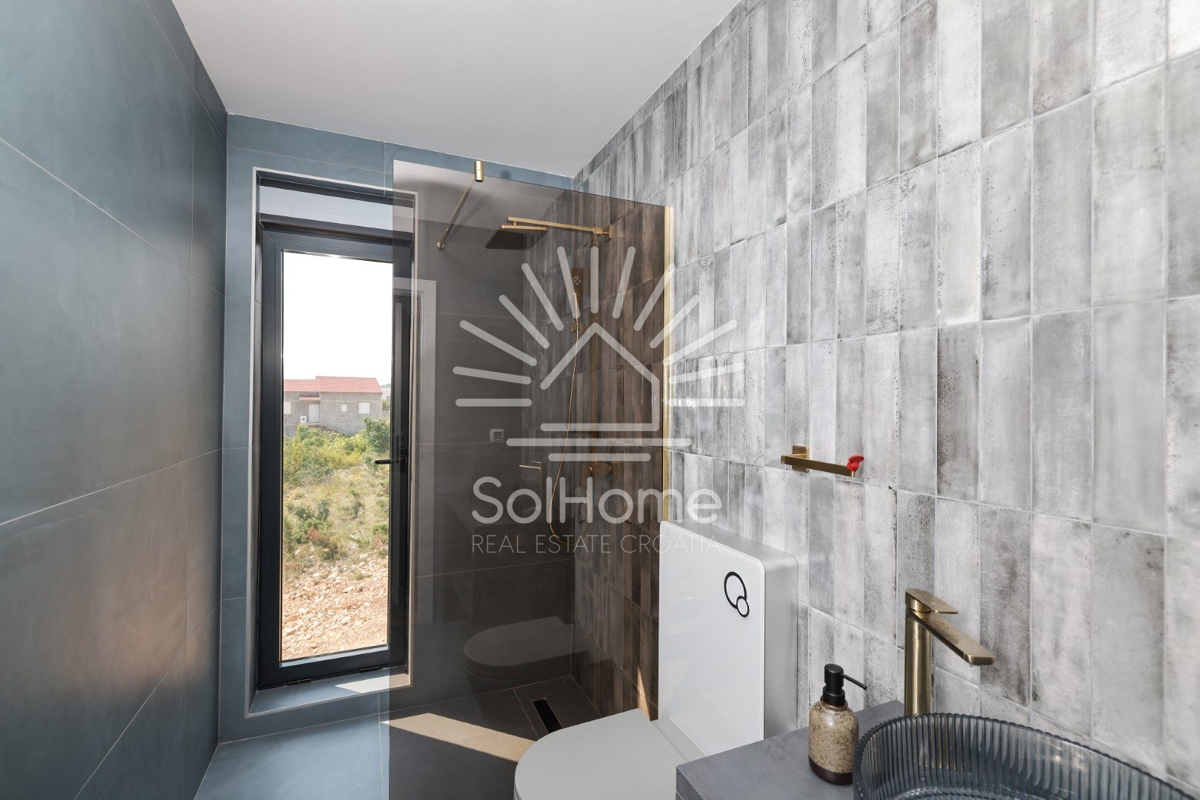 Lussuosa villa a Maslenica vicino a Zara, vicino al mare