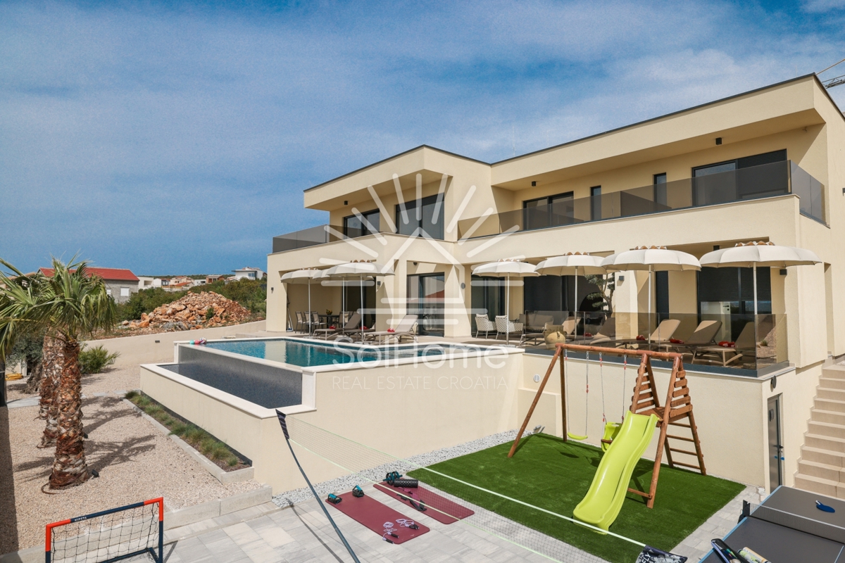 Lussuosa villa a Maslenica vicino a Zara, vicino al mare