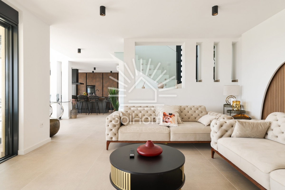 Lussuosa villa a Maslenica vicino a Zara, vicino al mare