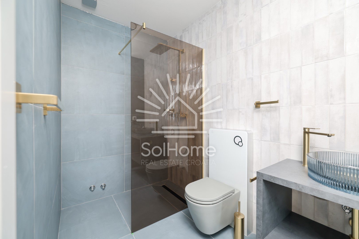 Lussuosa villa a Maslenica vicino a Zara, vicino al mare