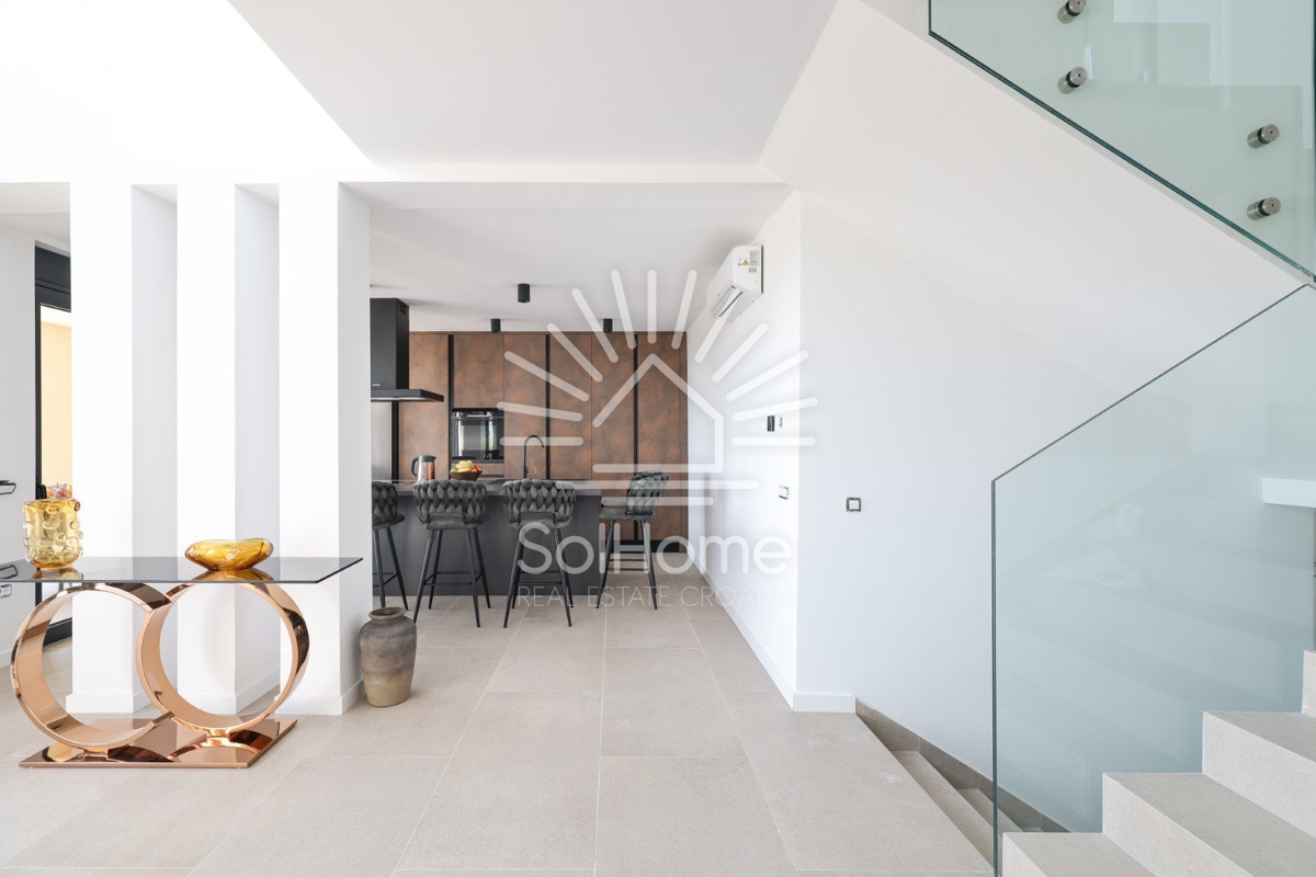 Lussuosa villa a Maslenica vicino a Zara, vicino al mare