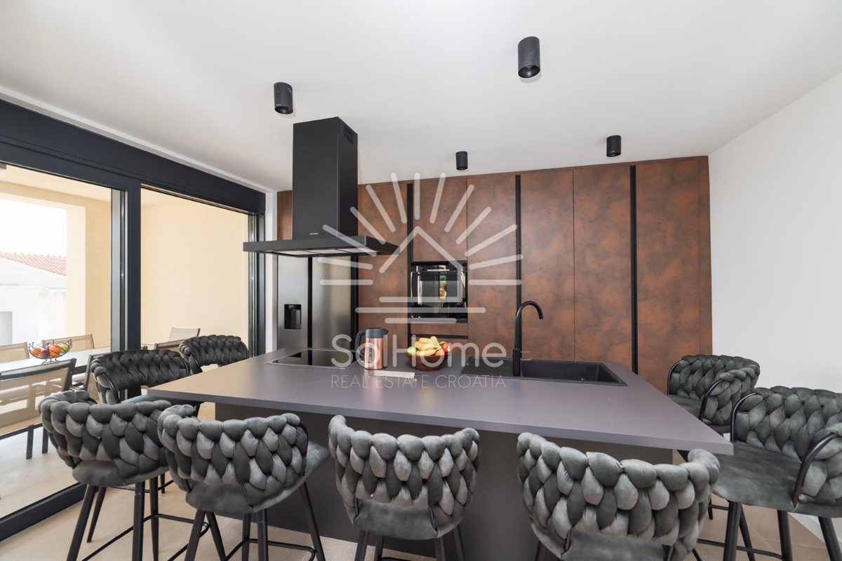 Lussuosa villa a Maslenica vicino a Zara, vicino al mare