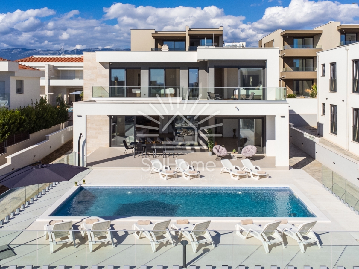 2 Ville di lusso con piscina e vista mare