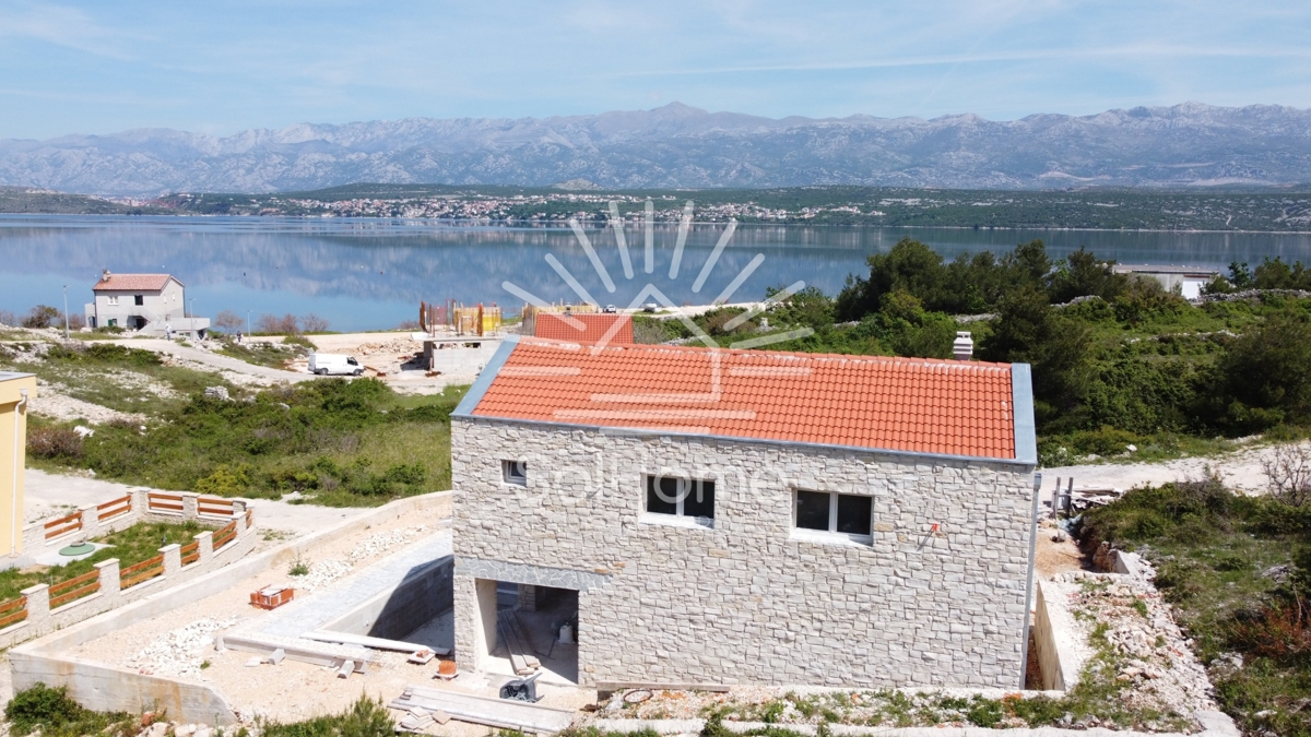 Top offerta - Moderna villa in pietra con vista sul mare!