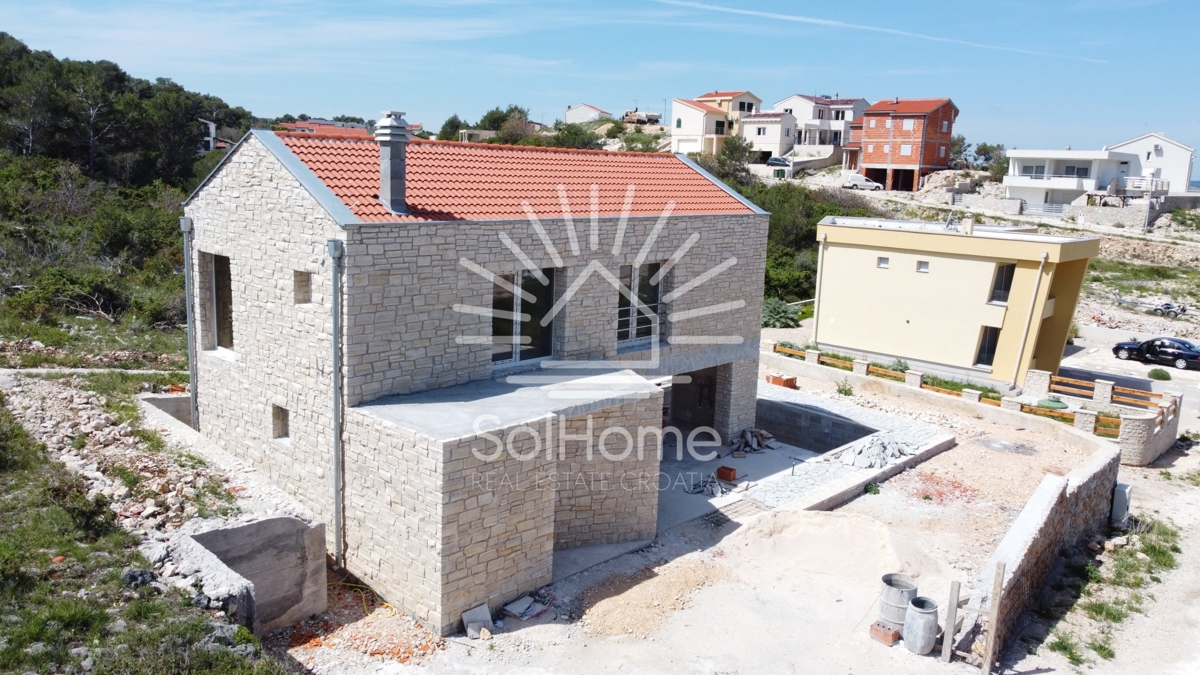 Top offerta - Moderna villa in pietra con vista sul mare!