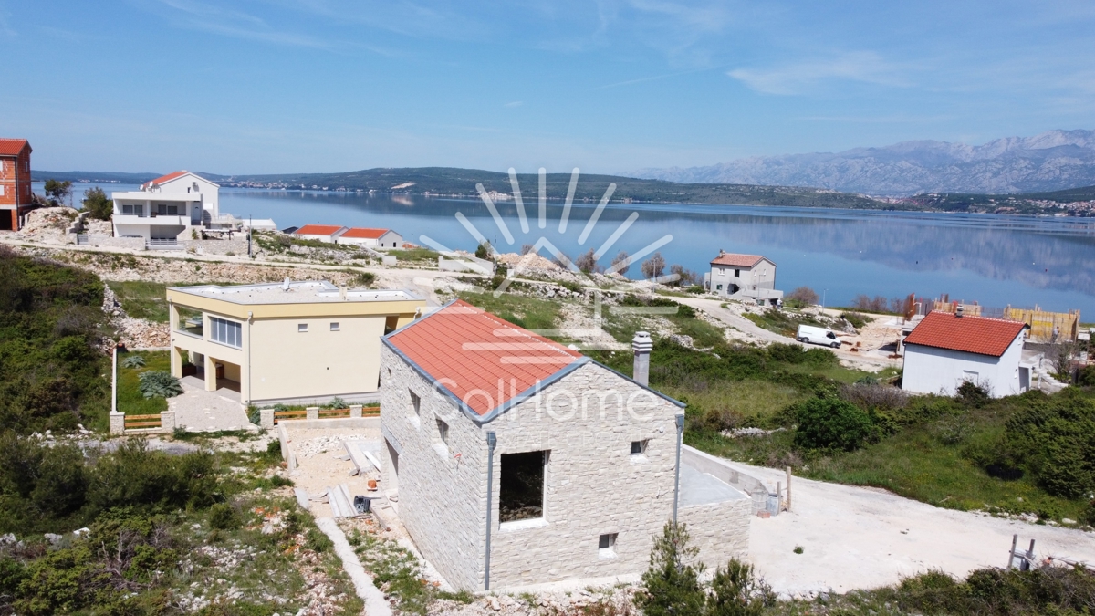 Top offerta - Moderna villa in pietra con vista sul mare!