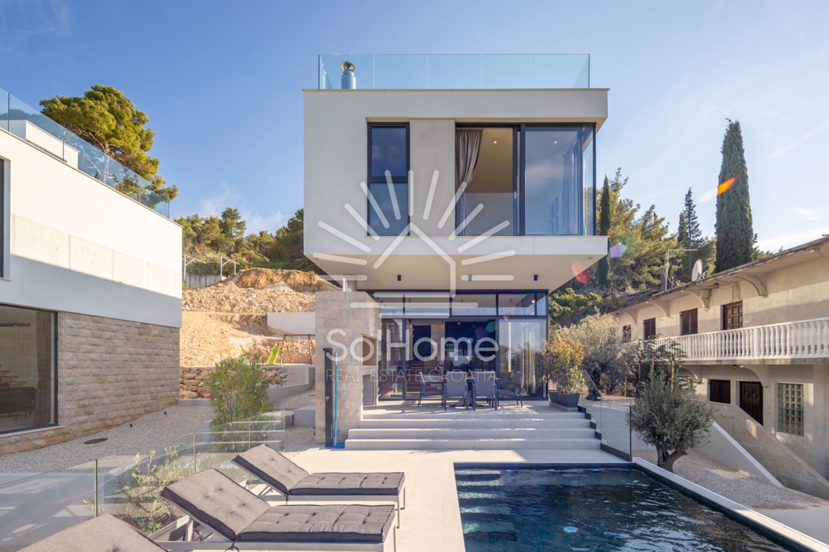 Bellissima villa con vista sul mare e piscina a sfioro sull'isola di Ugljan