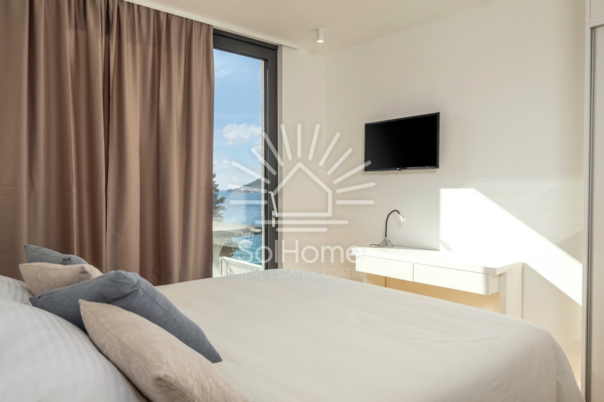 Bellissima villa con vista sul mare e piscina a sfioro sull'isola di Ugljan