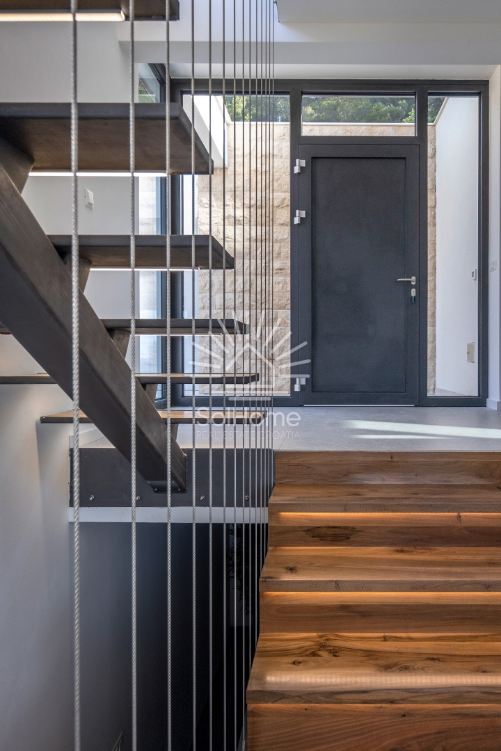 Bellissima villa con vista sul mare e piscina a sfioro sull'isola di Ugljan