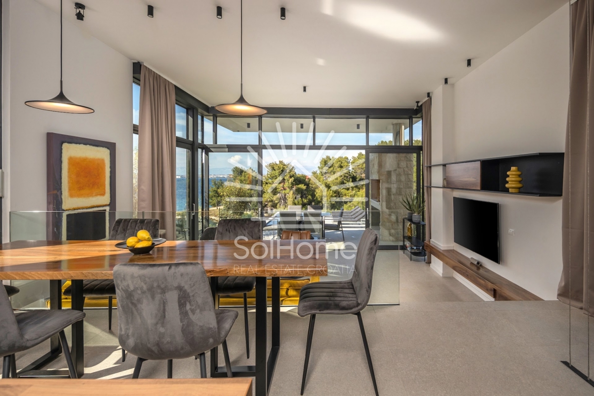 Bellissima villa con vista sul mare e piscina a sfioro sull'isola di Ugljan