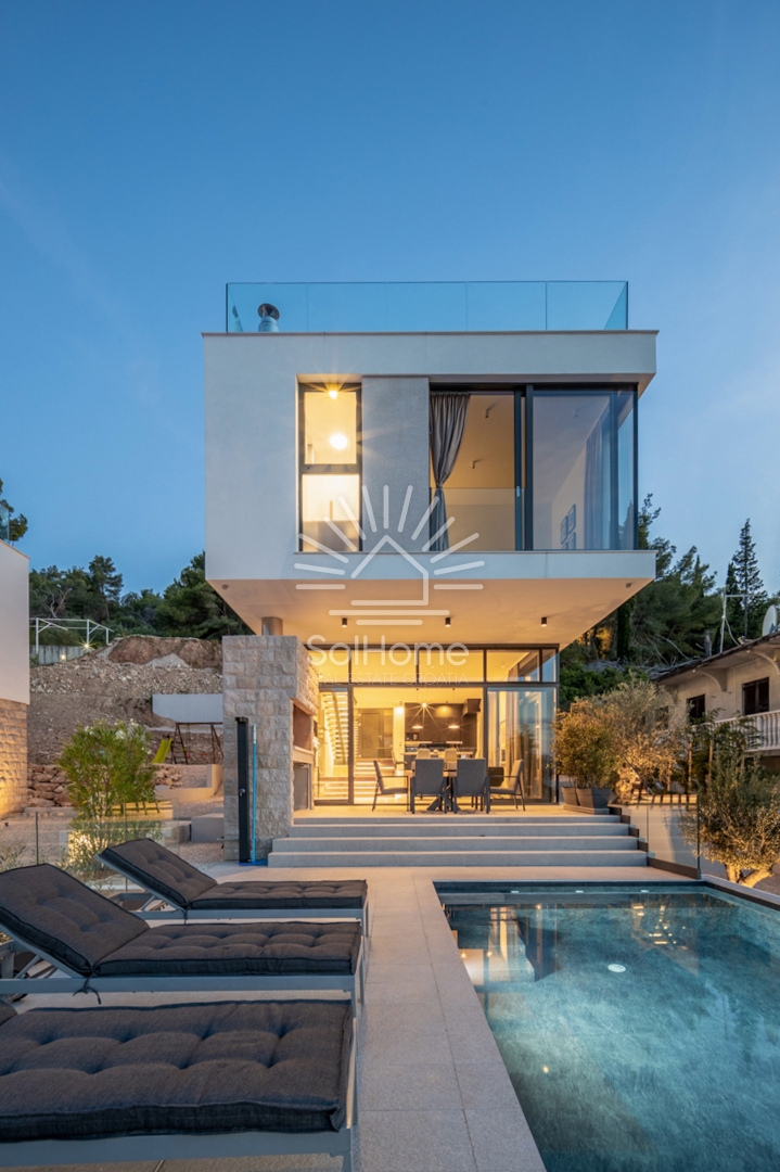 Bellissima villa con vista sul mare e piscina a sfioro sull'isola di Ugljan