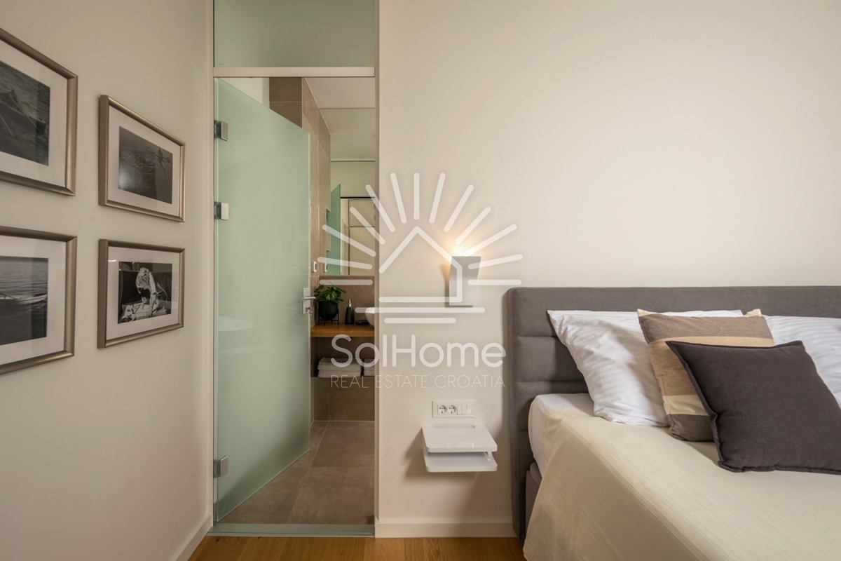 Bellissima villa con vista sul mare e piscina a sfioro sull'isola di Ugljan