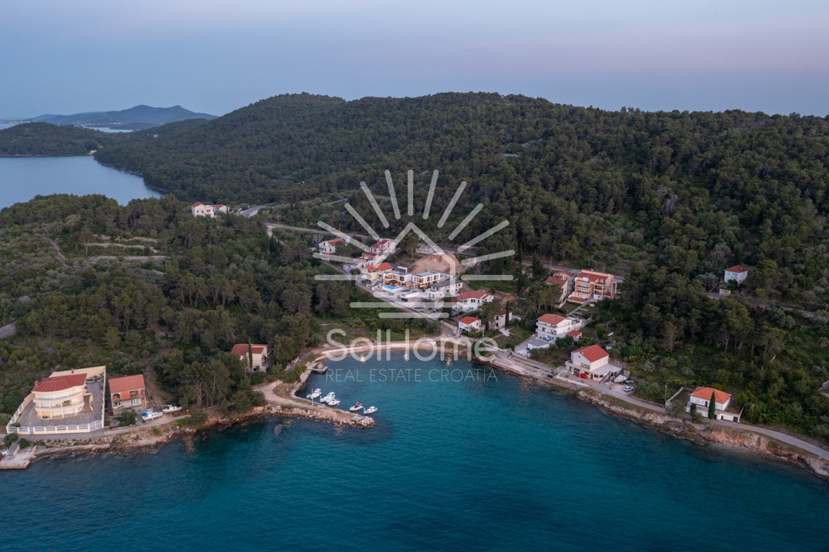 Bellissima villa con vista sul mare e piscina a sfioro sull'isola di Ugljan