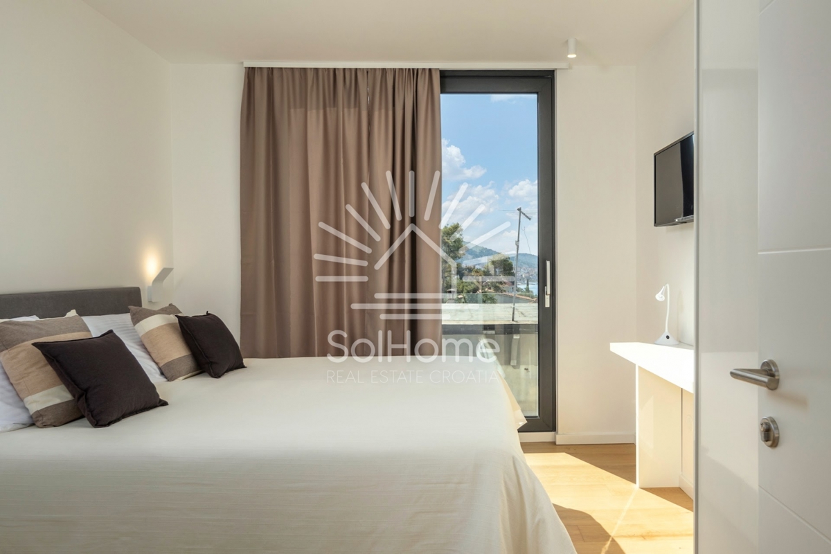 Bellissima villa con vista sul mare e piscina a sfioro sull'isola di Ugljan