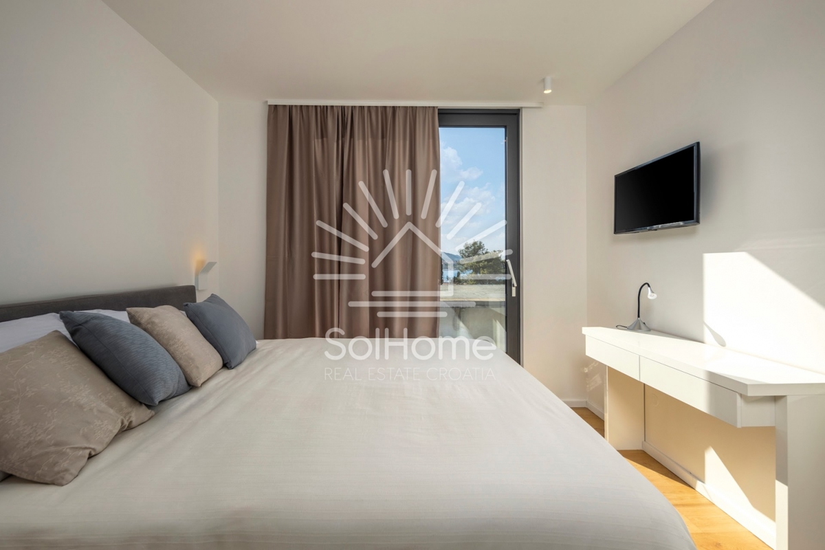 Bellissima villa con vista sul mare e piscina a sfioro sull'isola di Ugljan