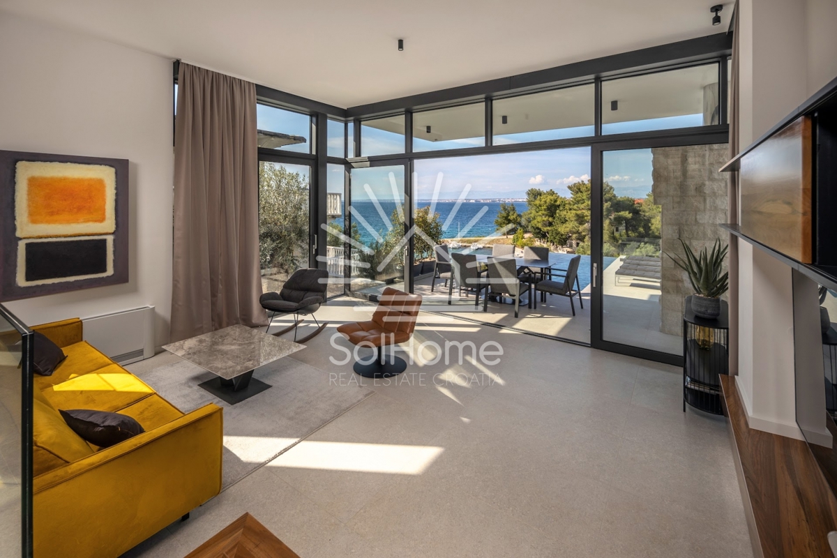 Bellissima villa con vista sul mare e piscina a sfioro sull'isola di Ugljan