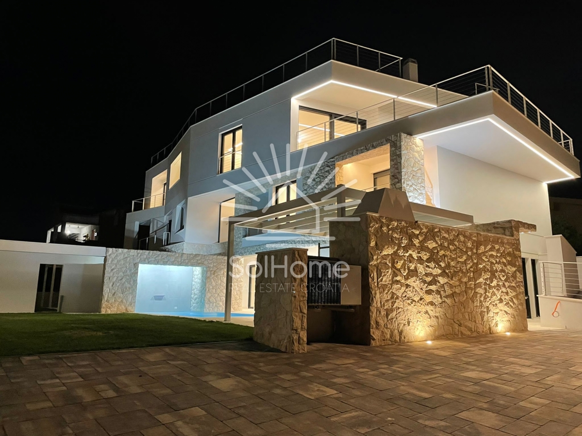 Appartamenti di lusso - 1° fila dal mare