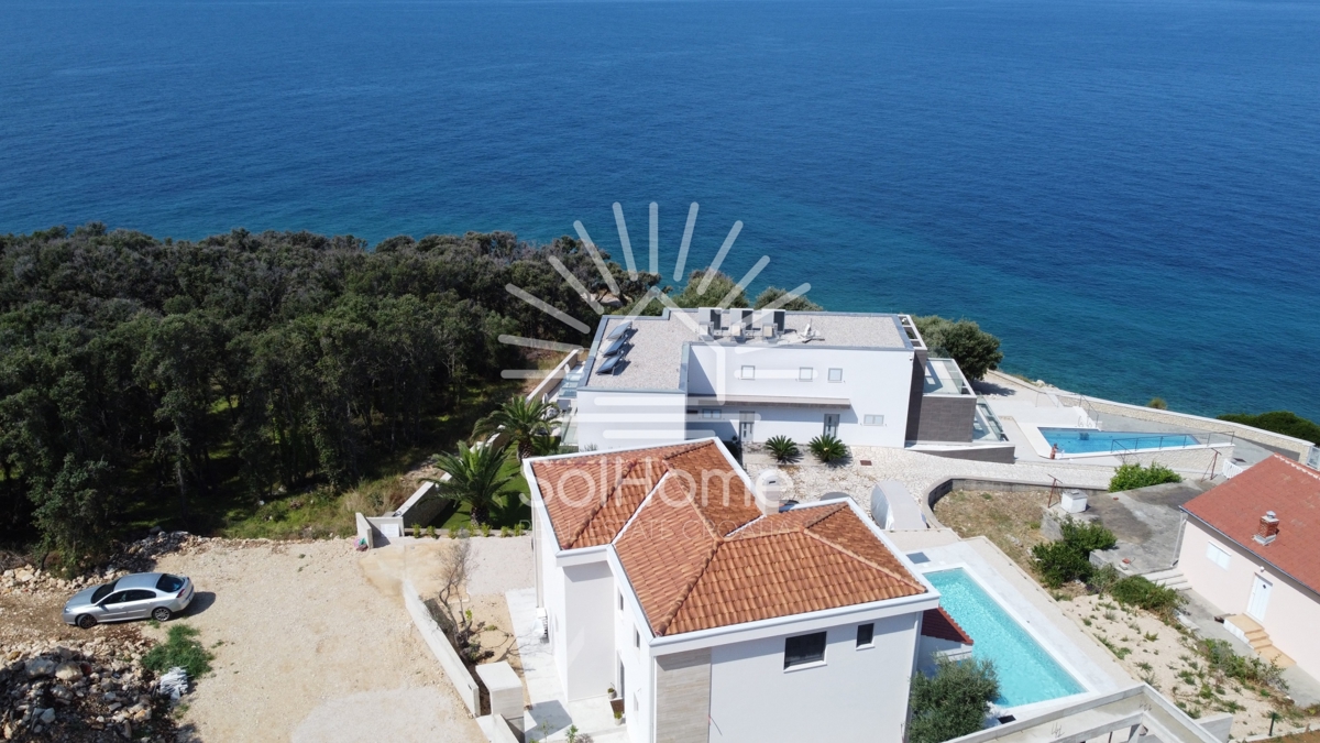 Casa al primo rigo vicino al mare vicino a Novalja