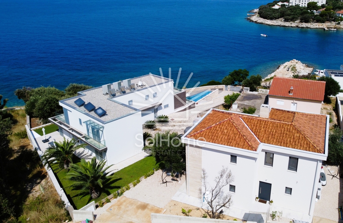 Casa al primo rigo vicino al mare vicino a Novalja